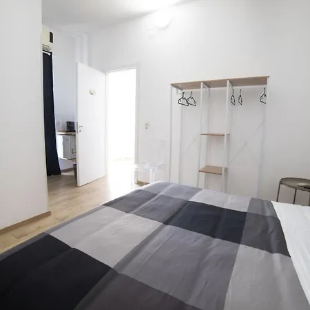 Le Tre Piazze Apartment *